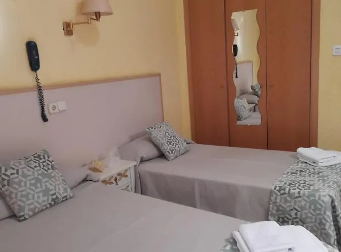 Alhambra Hostel *