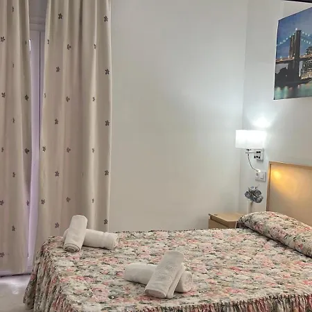 Alhambra Hostal *