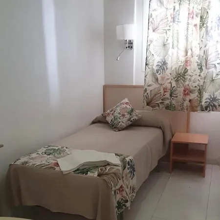 Alhambra Hostel Tarragona